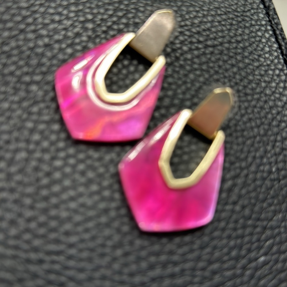 Kendra Scott Kensley Fuchsia Pink & Gold Statement earrings - Picture 4 of 5